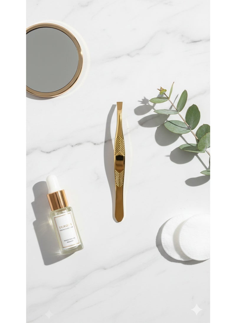 ملقط حواجب وتجميل احترافي مطلي باللون الذهبي الفاخر، رأس مستقيم عالي الدقة لإزالة الشعيرات من الجذور، مصنوع من الفولاذ المقاوم للصدأ، قبضة مانعة للانزلاق بنقش شيفرون، أداة دقيقة لتشكيل الحواجب وتركيب الرموش وإزالة الشعر الرفيع والسميك للنساء ومحترفي التجميل - Image 2